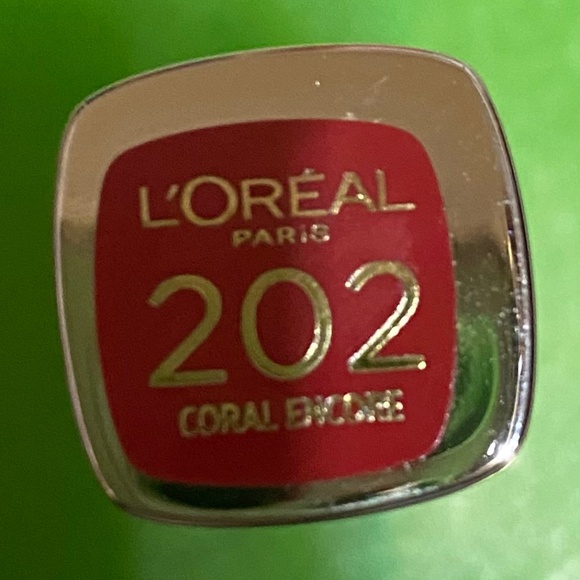 L'OREAL Colour Riche Extraordinaire Lip Color, Ruby Opera 304 and Coral Encore 2 - Picture 7 of 12